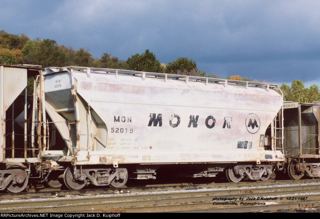 Monon, MON 52019, covered hopper, Connellsville, Pennsylvania. October 21, 1987.